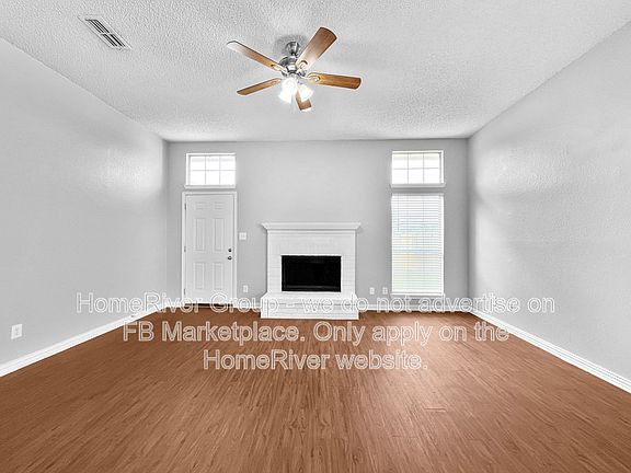 4th image of 421 Surrey Pl