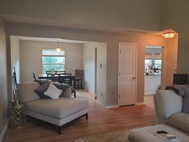 2219 Dixon St — Photo 4
