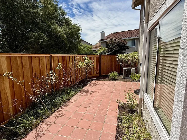 365 Bellflower Dr — Photo 33