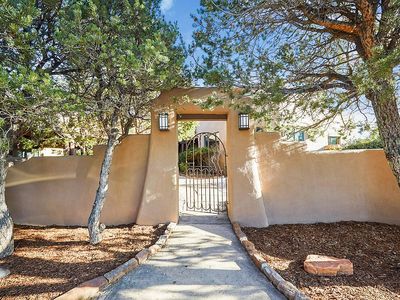 100 Amberwood Loop, Santa Fe, NM, 87506