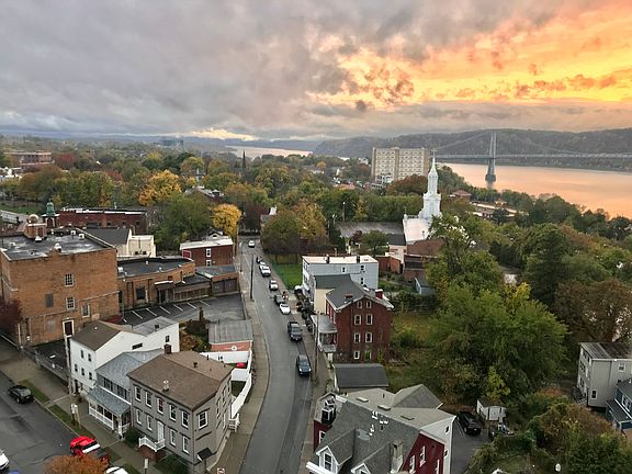 Access to Walkway Over The Hudson is across the street!