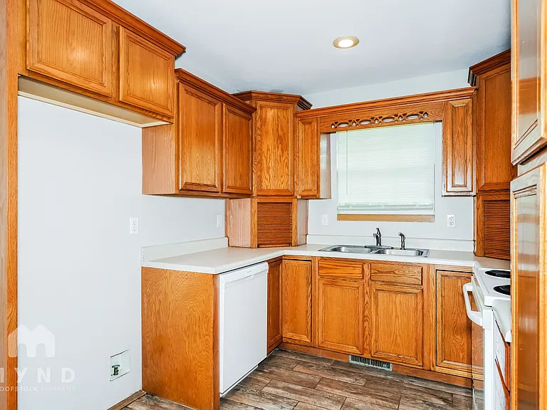 678 N Elder Ave — Photo 9