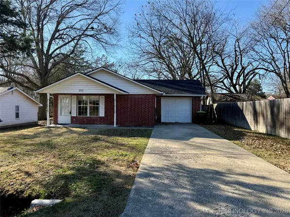 1733 Bois D Arc Ln, Ada, OK 74820