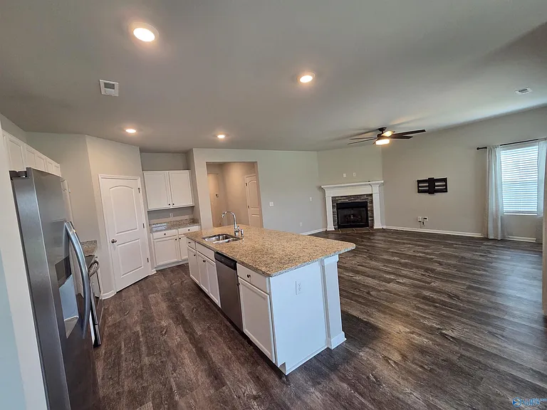 105 Fellington Ct — Photo 2