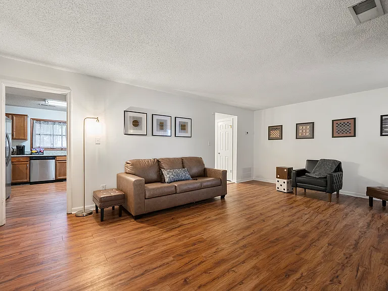 Bell Dr SE — Photo 1