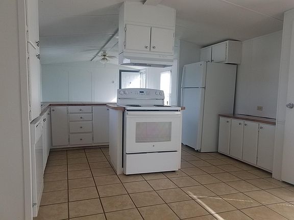 3rd image of 1434 Yucatan Dr
