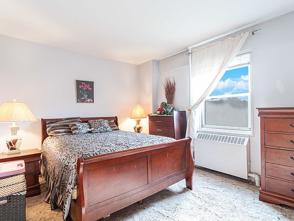 5th image of 8 Fordham Hill Oval APT 5B