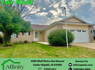 1205 Wolf Dr NW, Cedar Rapids, IA 52405