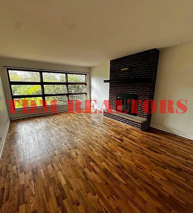 10071 E Lippincott Blvd