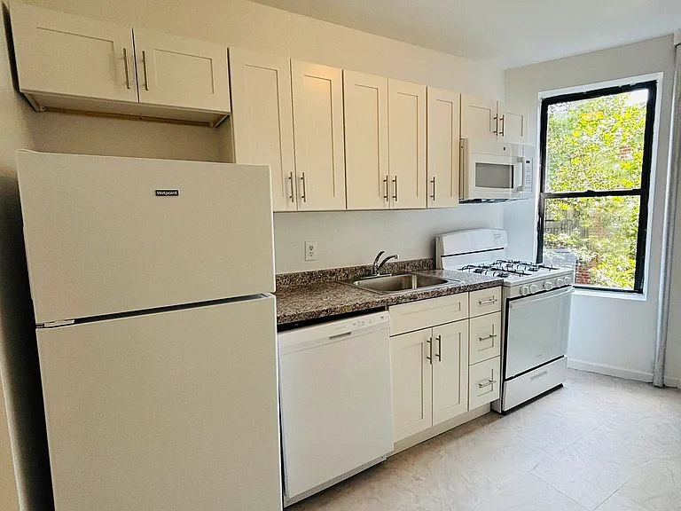 209 Bennett Ave #6D — Photo 2