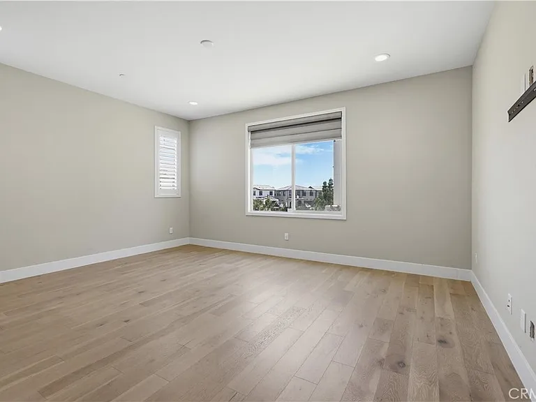215 Carmine — Photo 14