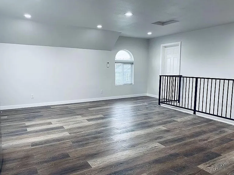228 Pelly Ave N #101 — Photo 11