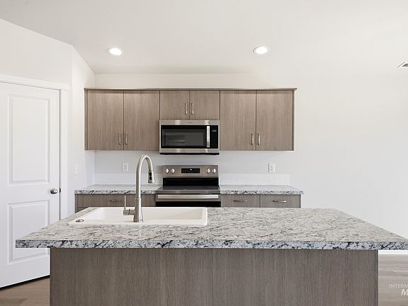 3rd image of 211 W 17th Ave
