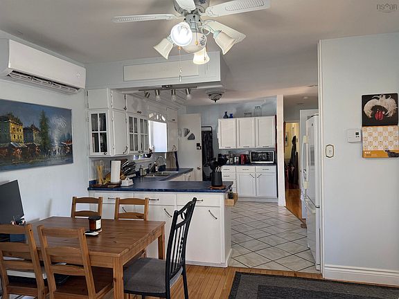 2nd image of 39 Munroe Avenue Ext