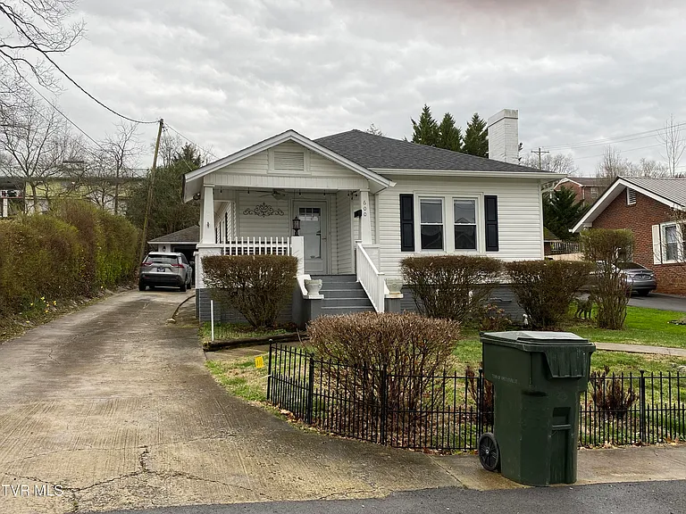 600 Franklin St — Photo 2