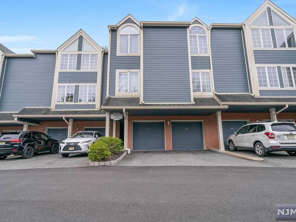 1st image of 205 Cambridge Dr #205
