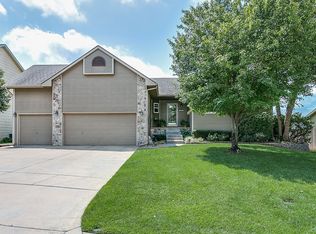 1107 E Southcrest Cir, Derby, KS 67037