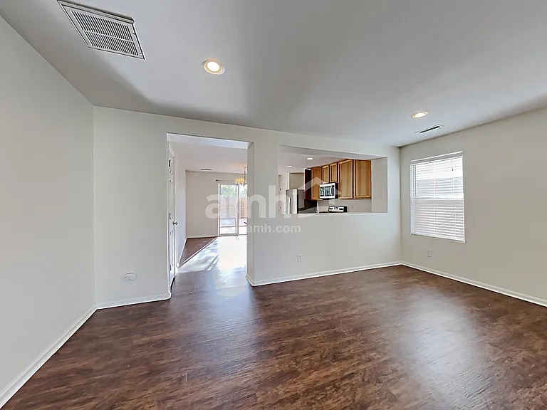 251 Lonewolf Dr — Photo 5