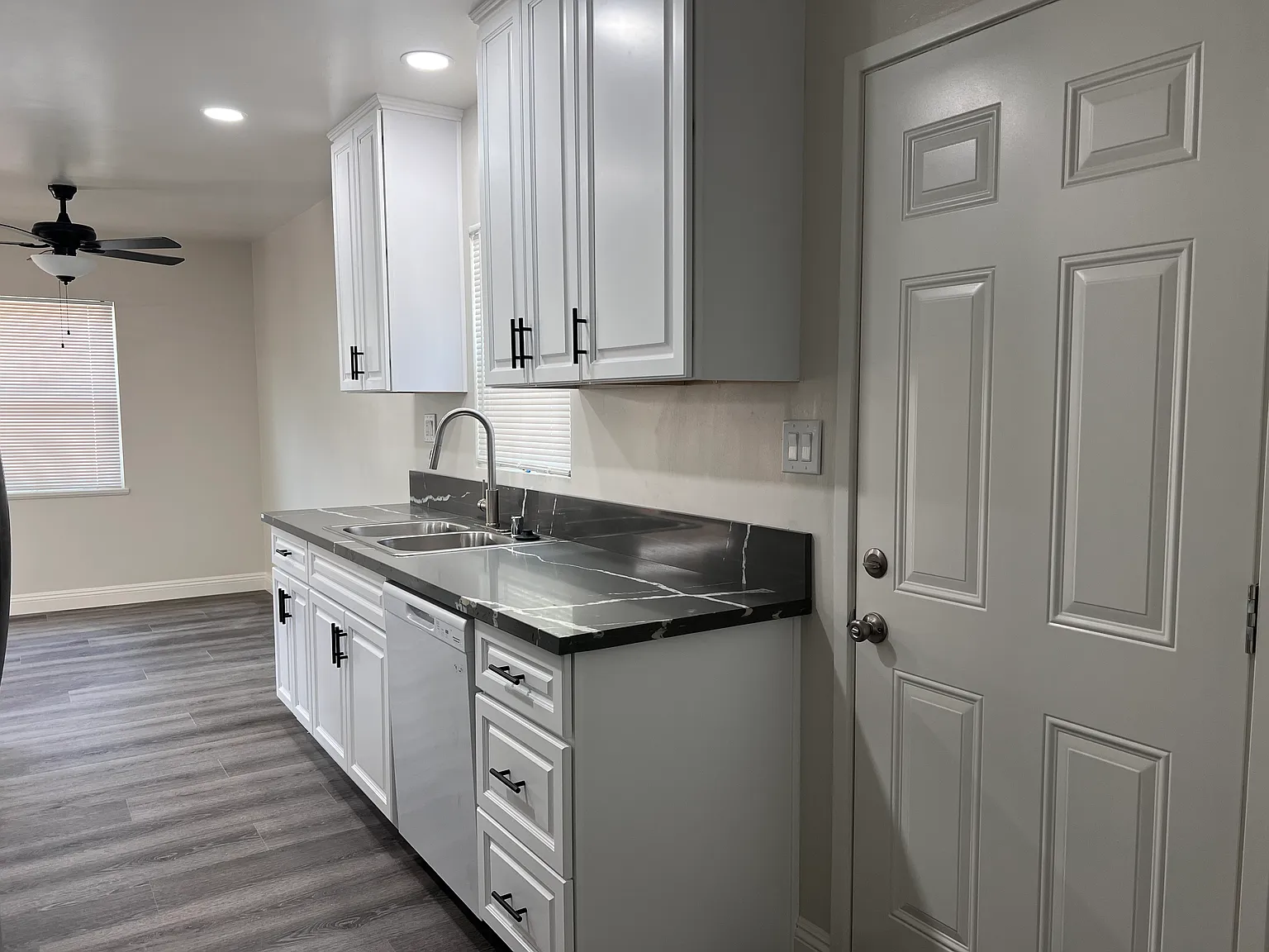 3 bed, 1.5 bath, 1242 sqft, $3,450 — Photo 3