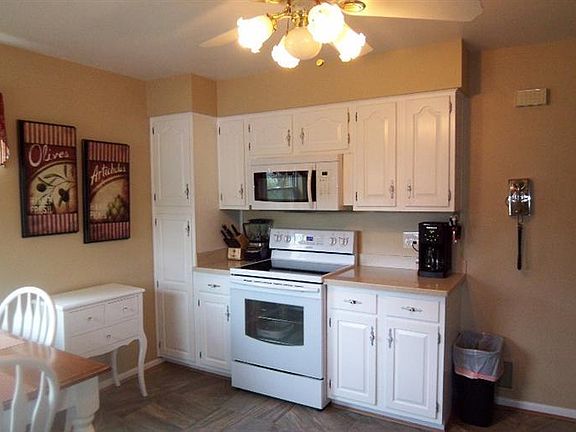 5th image of 3693 Edgebrook Dr