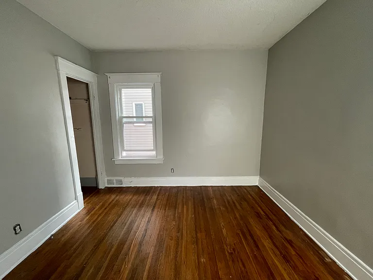 560 Linden Ave #1 — Photo 6