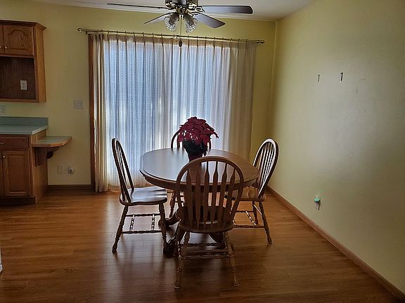 3rd image of 1015 Gales Ave