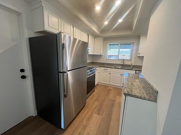 3rd image of 6850 Heath Ct