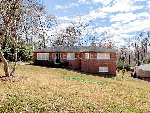 3rd image of 2958 Crestline Dr