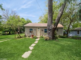 10 S Hickory Ave, Fox Lake, IL 60020