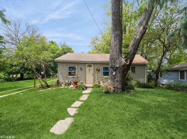 10 S Hickory Ave, Fox Lake, IL 60020