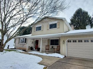 505 Lamp Post Ln, Camp Hill, PA 17011