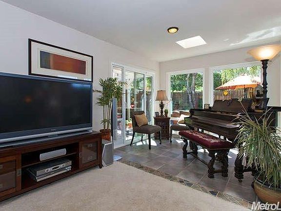 3rd image of 6955 Bobolink Way