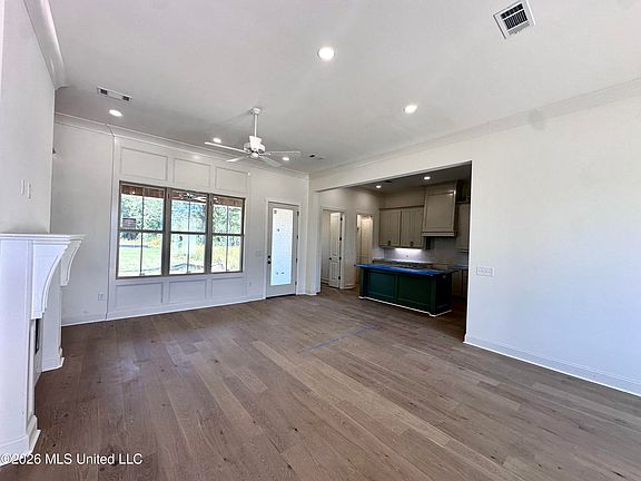 2nd image of 352 Aurora Cir