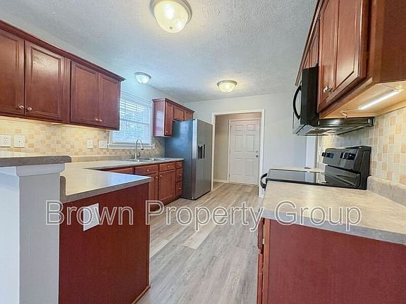 5th image of 3426 Broomsgrove Dr