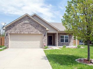 716 Grassy Bend Dr, Greenwood, IN 46143