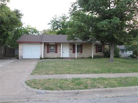 1st image of 2306 Valleywood Dr