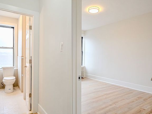 5th image of 15517 Sanford Ave APT 5B