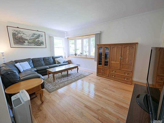 3rd image of 1010 Lillian Pl
