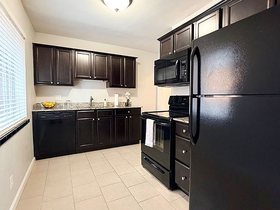 2nd image of 5925-5931 Nagel Ave #2W