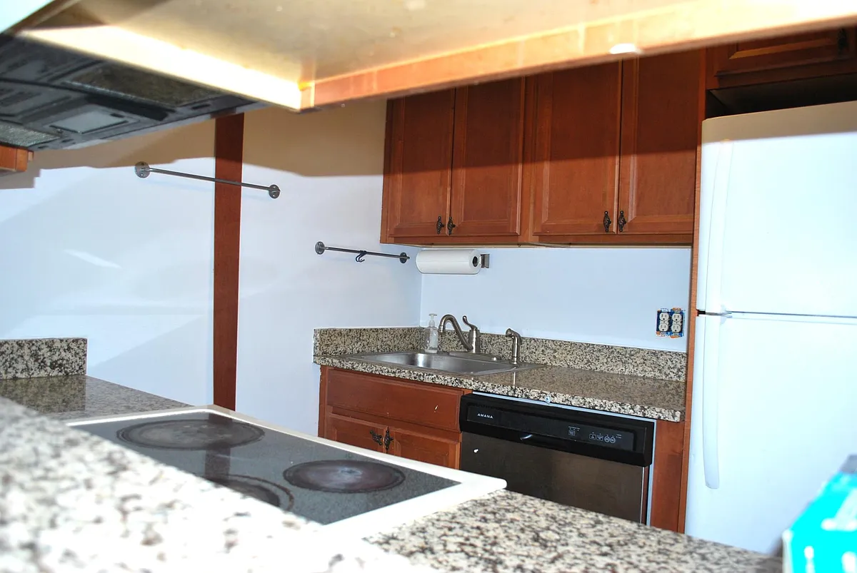 Building Photo - 87 Glenbrook Rd #7G