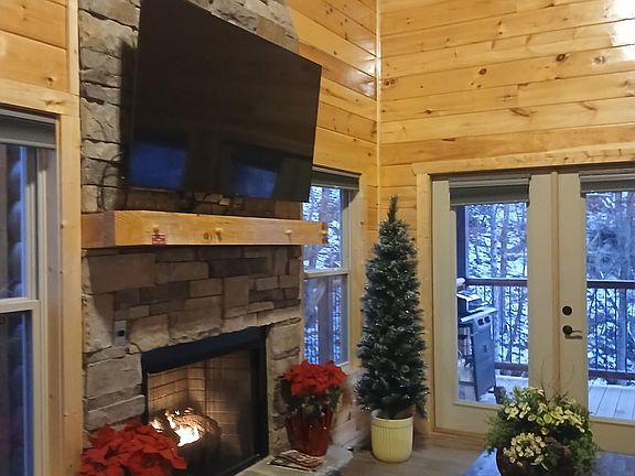 2nd image of 2218 Ridgeland Cir #4
