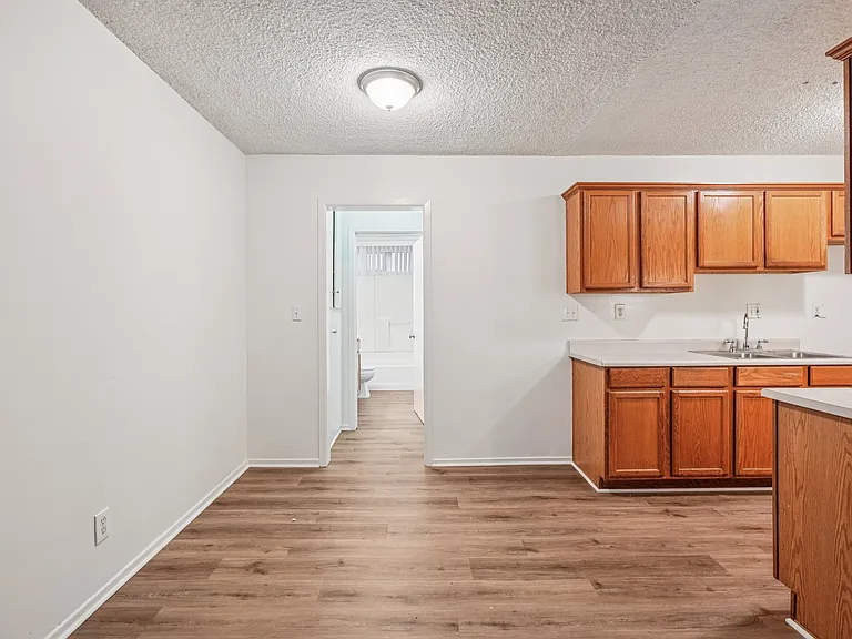 916 S. Carondelet St. — Photo 14