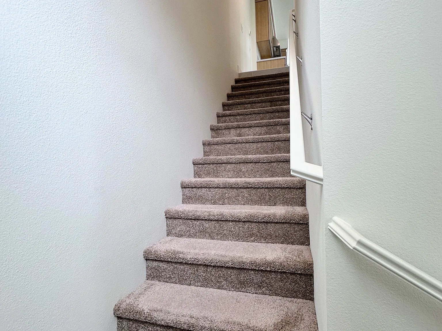 3 bed, 2.5 bath, 1920 sqft, $5,800 — Photo 4