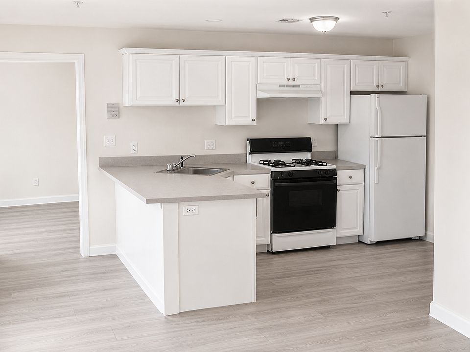 2nd image of 31 Blake St #9