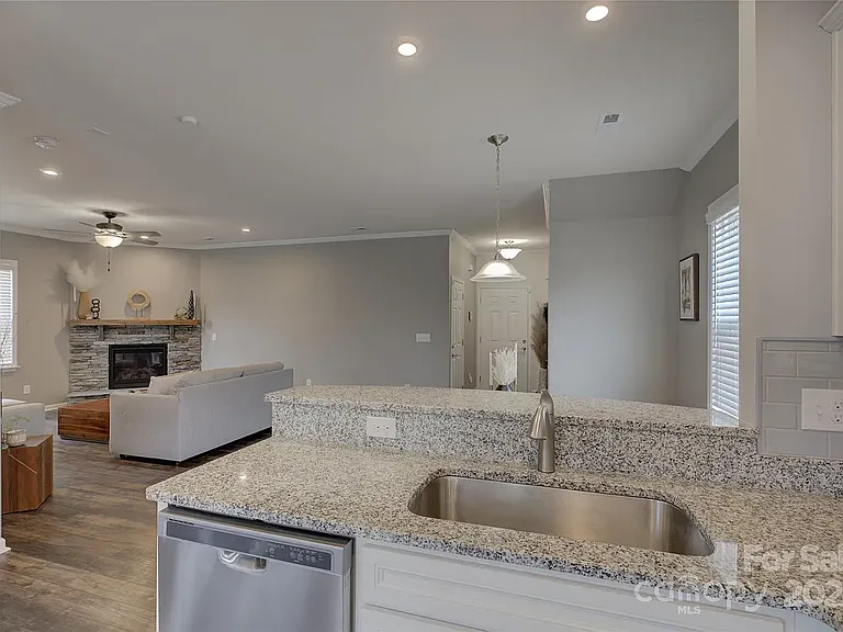 7134 Thornrose Dr — Photo 17