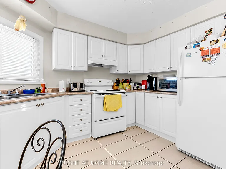 32 Matchedash St N #A — Photo 7
