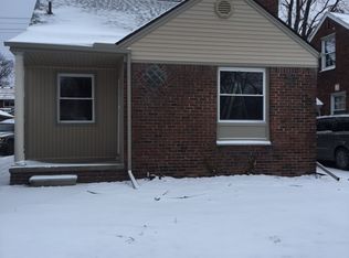 2145 Vernier Rd, Grosse Pointe Woods, MI 48236