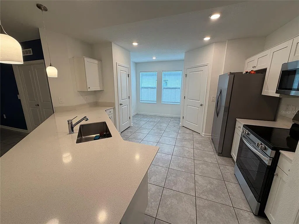 3 bed, 2.0 bath, 2080 sqft, $2,150 — Photo 4