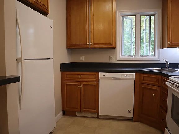 5th image of 550 Westford Rd
