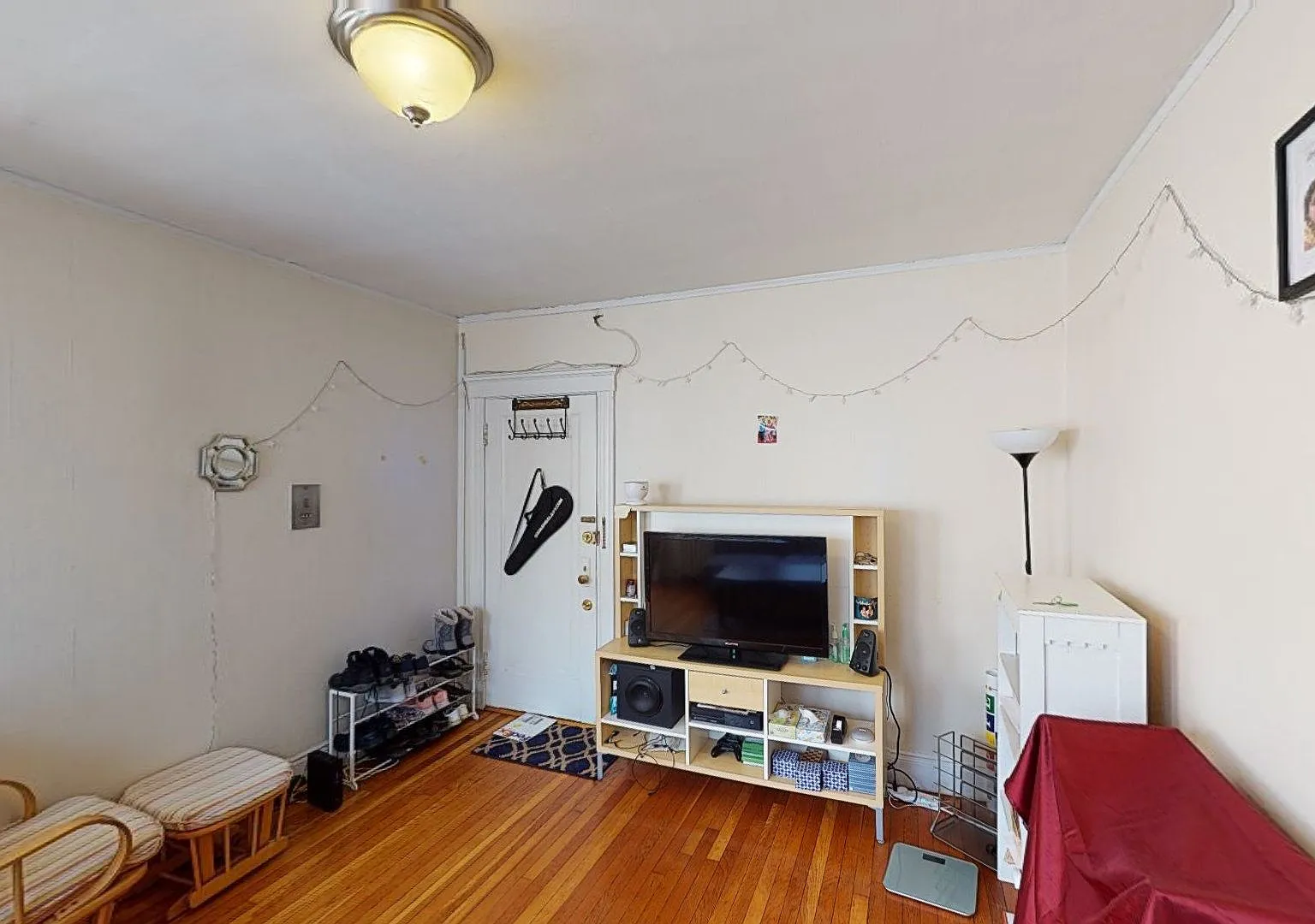 Beautiful spacious penthouse unit with great location in Allston available NOW!! — Photo 1